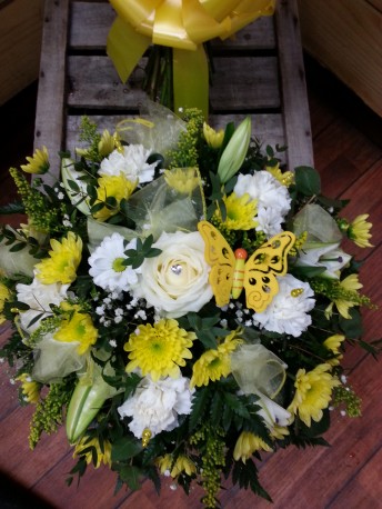 Lemon and white posy