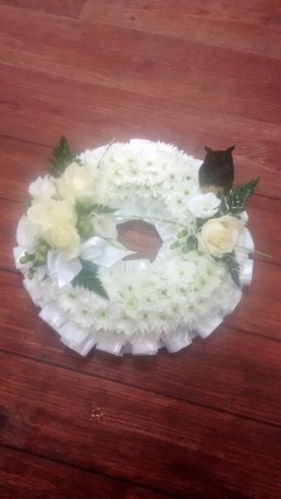 white wreath with owl