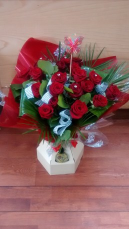 floral box valentine roses